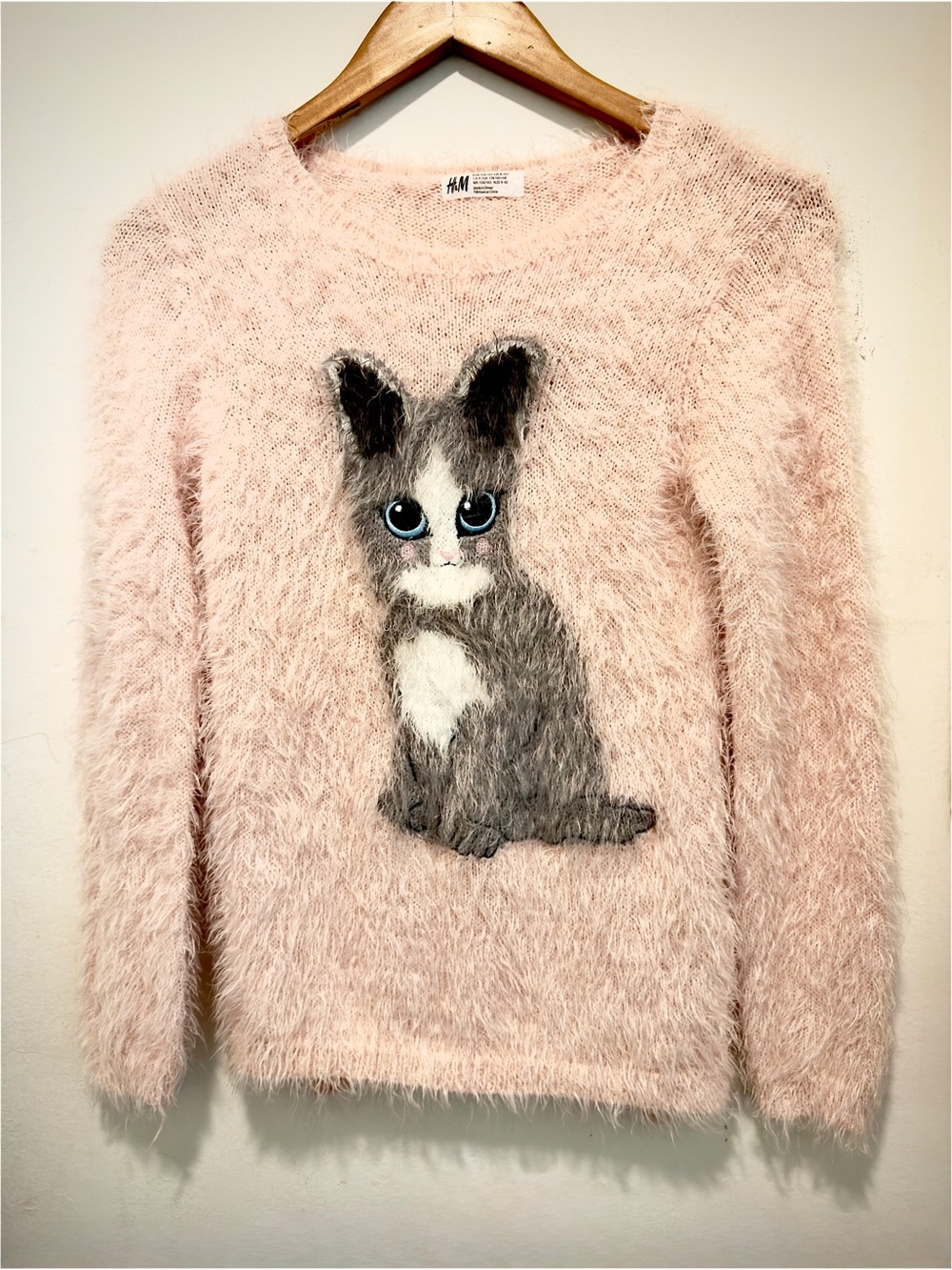 H&M Baby Pink Color Sweater with Gray & White Cat Applique. Size 8-10 Y.